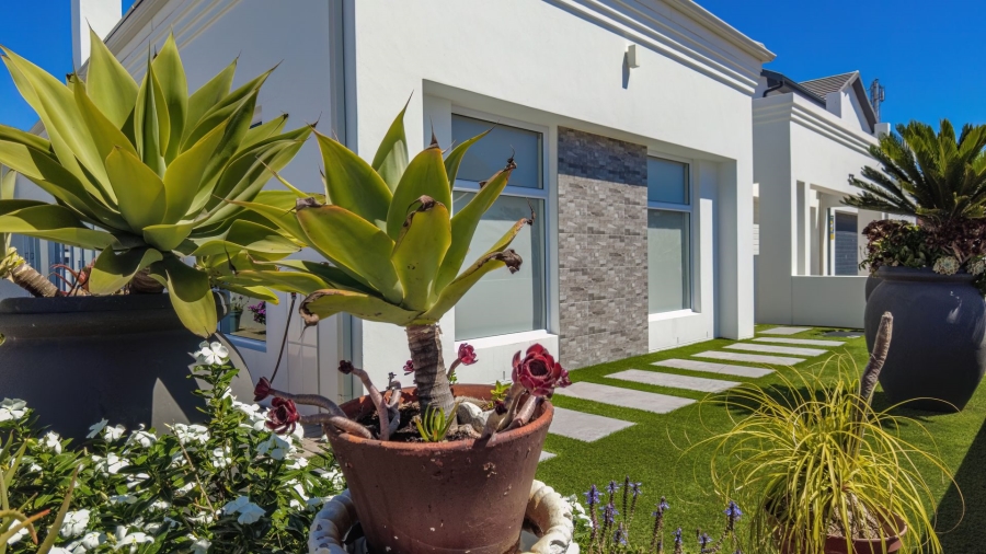 4 Bedroom Property for Sale in Sandy Point Beach Estate Western Cape